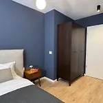 Cozy Cityscape Bluewood, Modern & Cozy Premium *