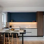 Cozy Cityscape Bluewood, Modern & Cozy Premium Brasov