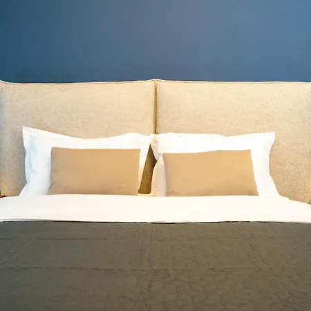 Cozy Cityscape Bluewood, Modern & Cozy Premium