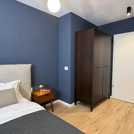 Cozy Cityscape Bluewood, Modern & Cozy Premium *