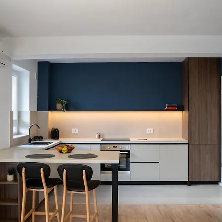 Cozy Cityscape Bluewood, Modern & Cozy Premium Brasov