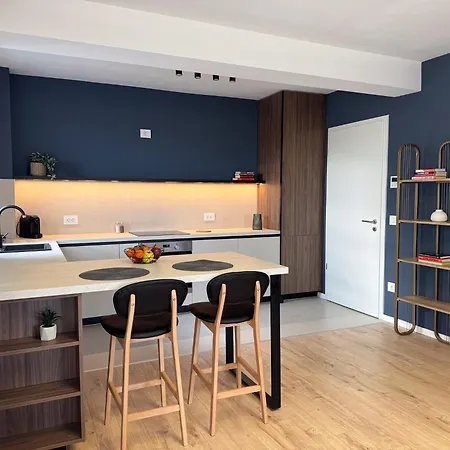 Cozy Cityscape Bluewood, Modern & Cozy Premium