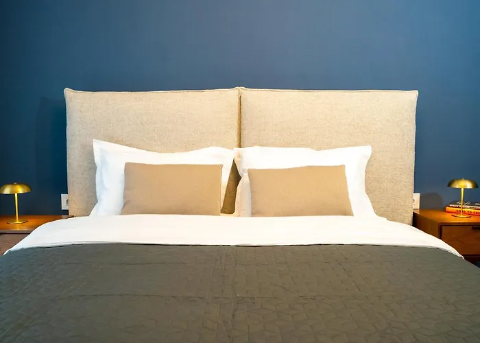 Cityscape Bluewood, Modern & Cozy Premium